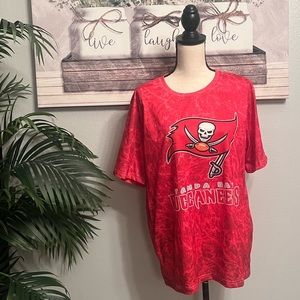 🏈NWOT Tampa Bay Buccaneers Woman’s Top Size Large